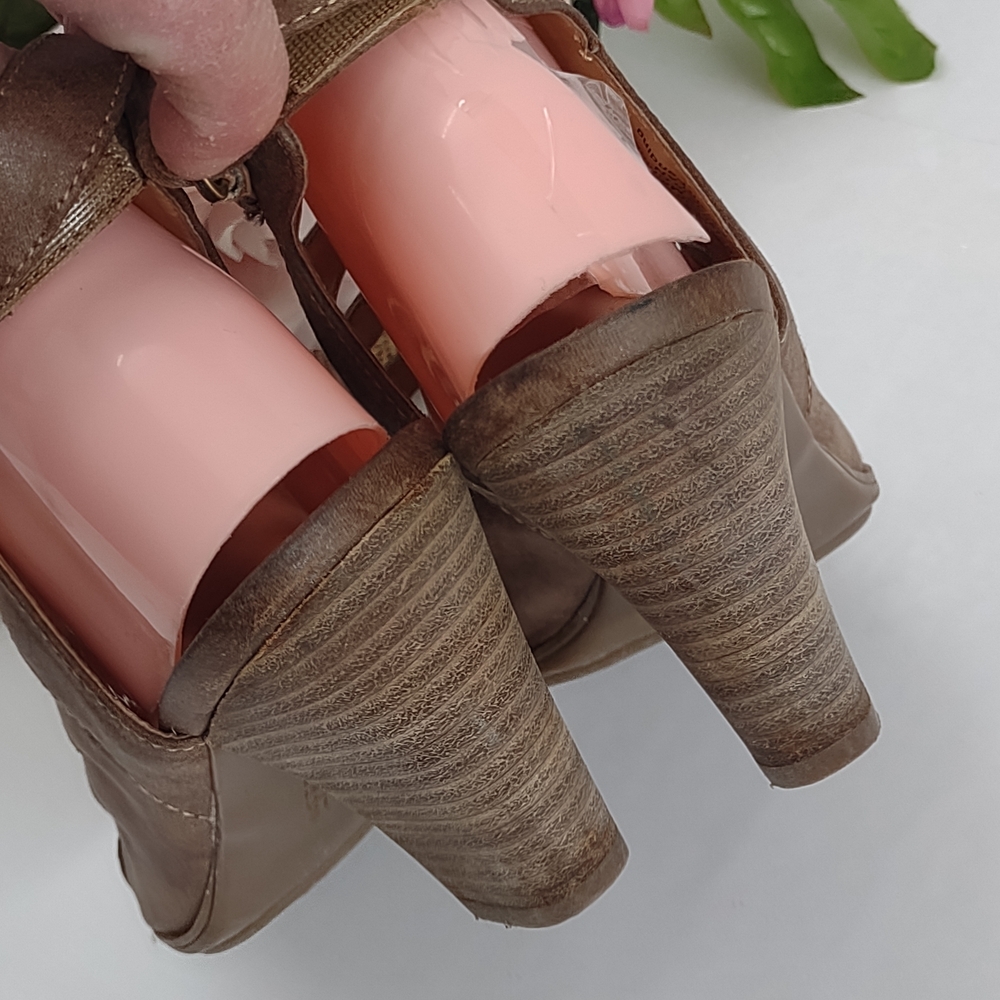 Brown Women's Heeled Sandals - Picture 10 of 10